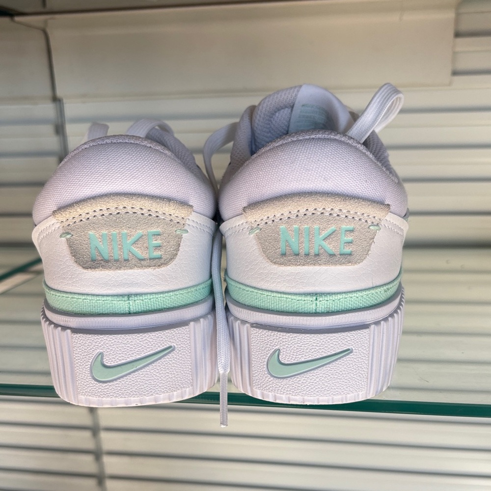 Authentic Nike Women's court legacy lift  Sneakers White and Mint Green size 8.5 - Picture 3 of 6